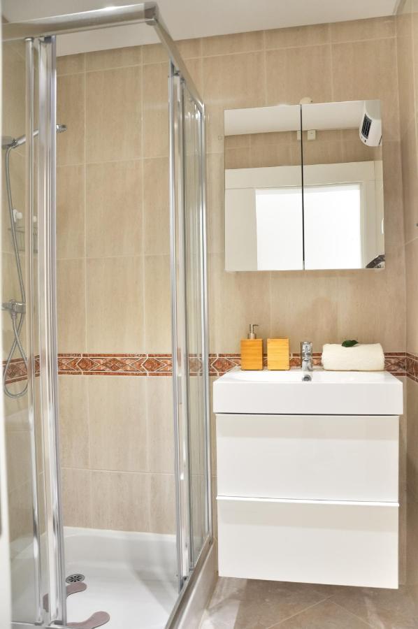 Lovelystay - 2Br Modern, Pool Access, Close To Marina & Beach Quarteira Exterior foto